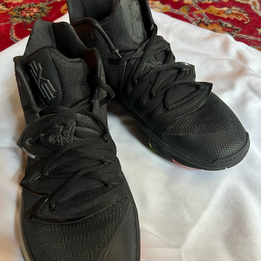 Nike - Kyrie 5 Black rainbow soles